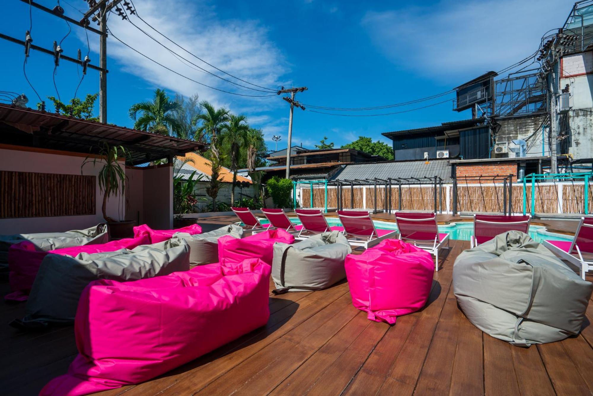 Base Party Hostel Ao Nang Exterior foto