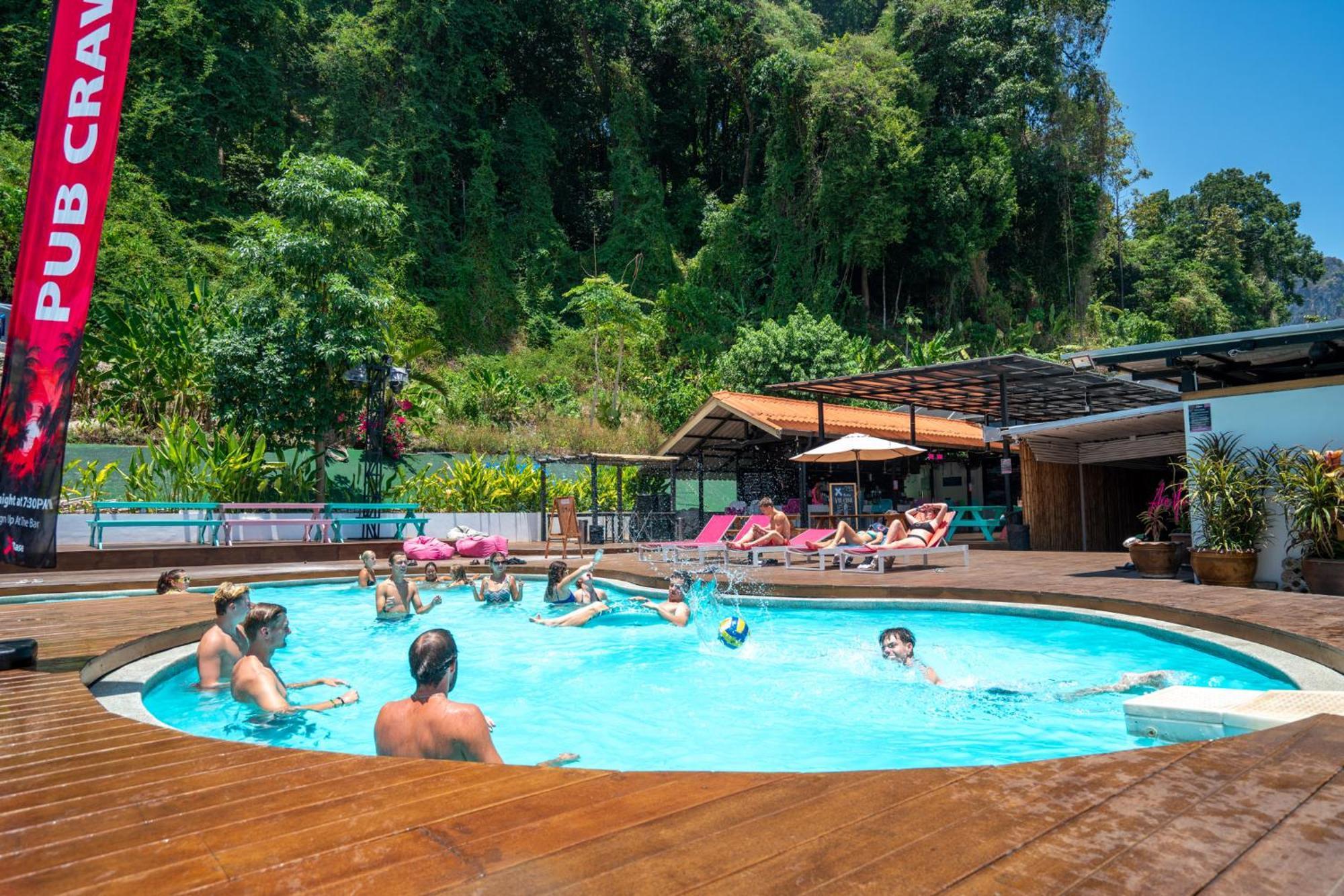 Base Party Hostel Ao Nang Exterior foto