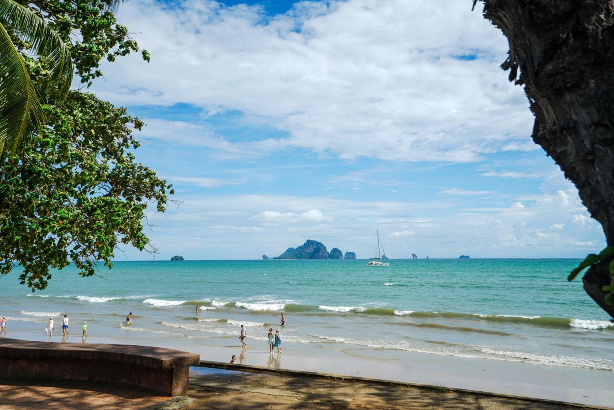 Base Party Hostel Ao Nang Exterior foto
